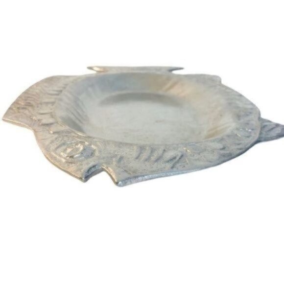 The Don Drumm Oval Fish Platter aluminum 9.5"H x 14.25"W x 1.25"D - Picture 4 of 8